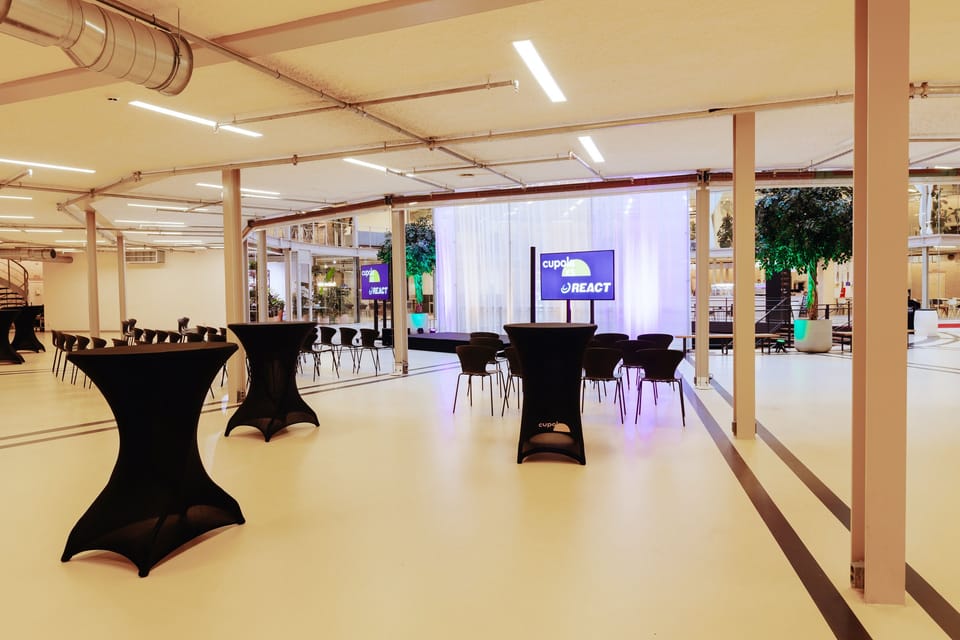 Cupola XS, Koepelplein in borrelopstelling